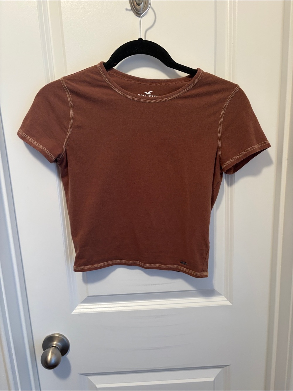 Hollister Short Sleeve Crewneck Crop Top - Rust Brown